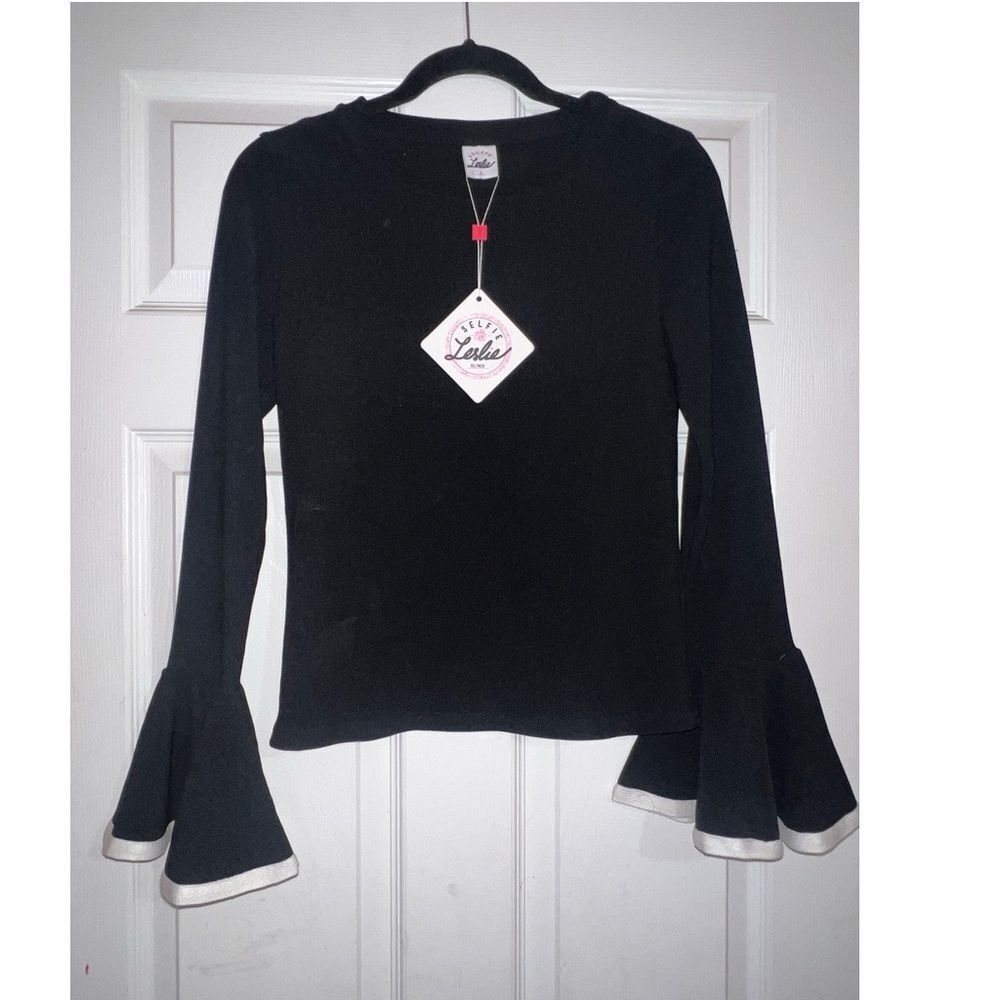 Selfie Leslie Black Blouse with Long Flared poet Sleeves Size Large NWT